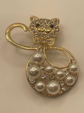 Gold Pearl & Crystal Cat Brooch black gem eyes 2” straight pin